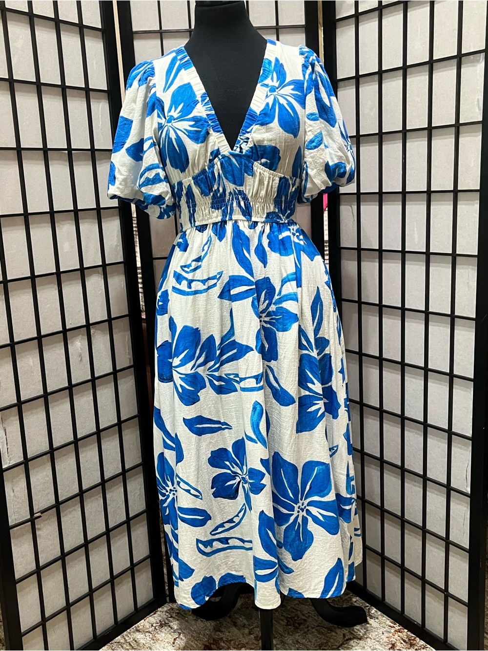 VIBRANT BLUE Floral V-Neck SHORT PUFF SLEEVES Midi Dress BY WHITE CLOSET SIZE S